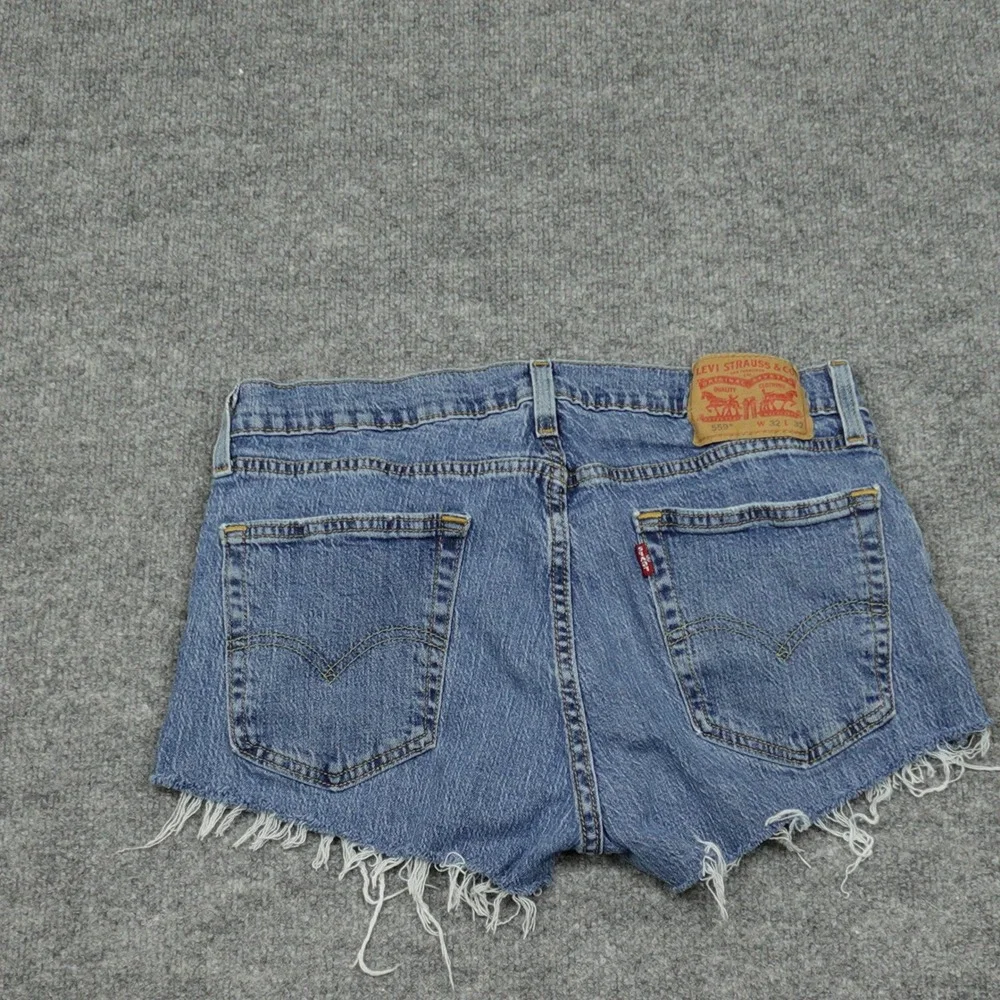 Levi's 559 Shorts Womens 32 Blue Relaxed Fit Cut Off Frayed Denim